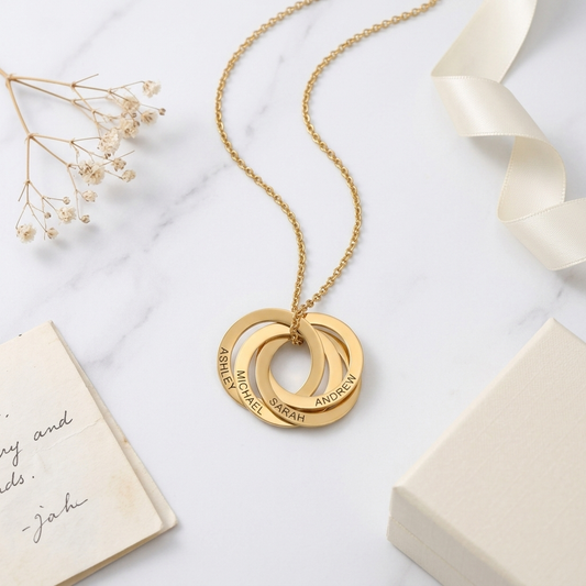 Collier Cercles Prénoms Entrelacés – Bijou Maman Personnalisé Jusqu’à 4 Noms