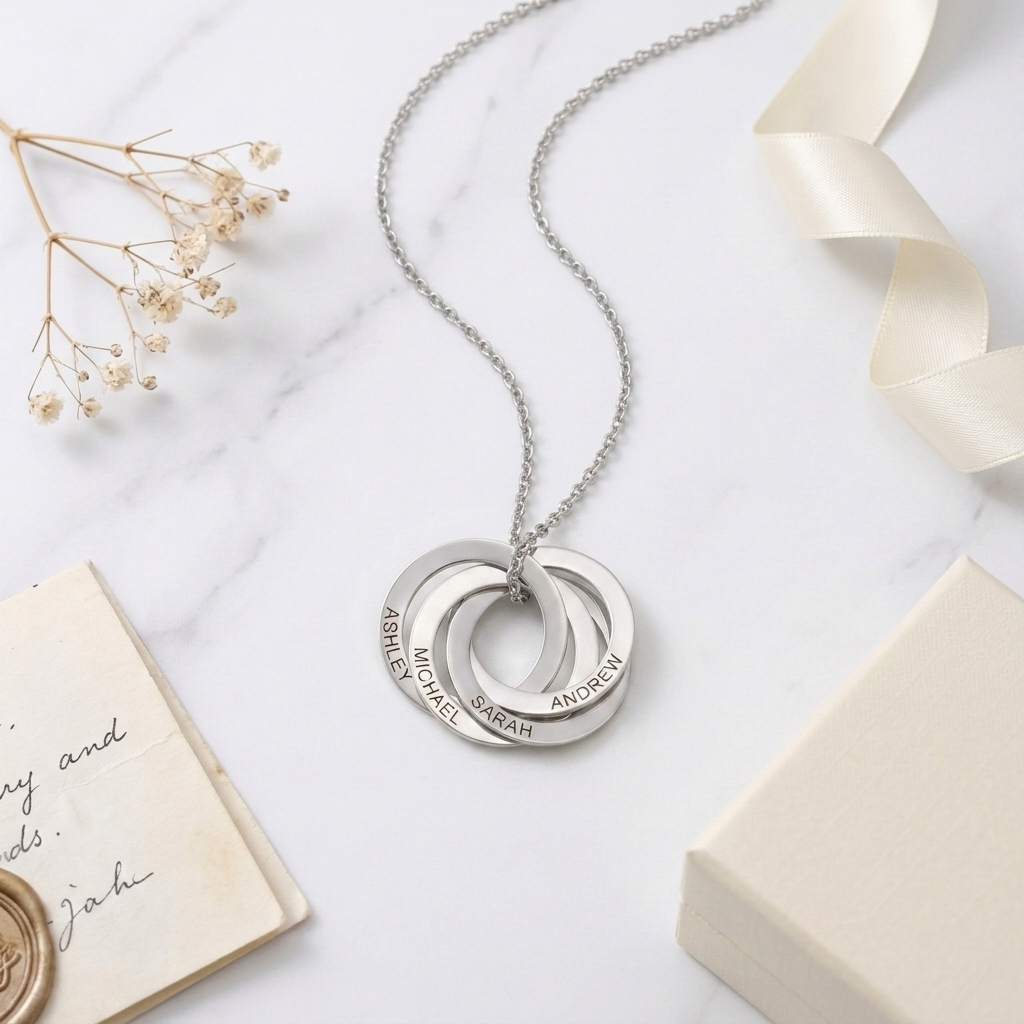 Collier Cercles Prénoms Entrelacés – Bijou Maman Personnalisé Jusqu’à 4 Noms